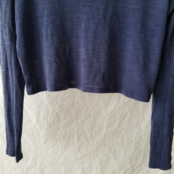 Zara | distressed crop top - Picture 2 of 3